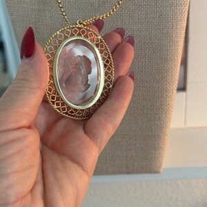 Stella & Dot Cameo Crystal Gold Glass Pendant necklace